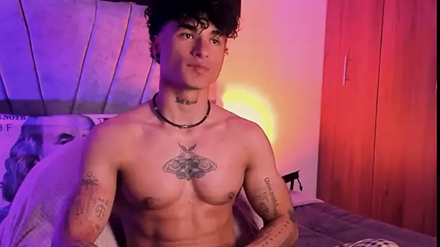 Snapshot of Thomas_Fit1 chatting on 10/18/25, 09:48 Thomas Fit1 online show from 10/18/25, 09:48