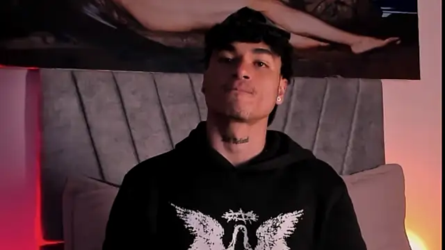 Snapshot of Thomas_Fit1 chatting on 11/04/25, 02:21 Thomas Fit1 online show from 11/04/25, 02:21