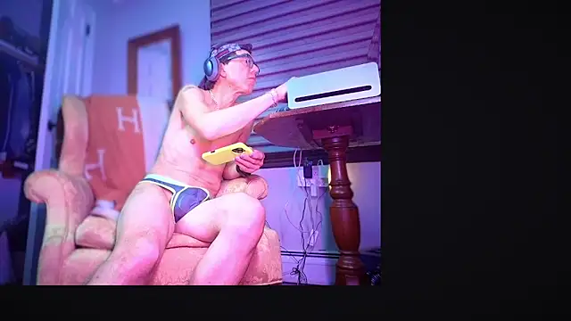 Snapshot of YouLikeBigDick9 chatting on 12/30/24, 09:27 YouLikeBigDick9 online show from 12/30/24, 09:27