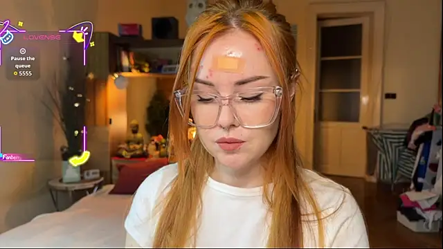 Snapshot of Sargonium999 chatting on 10/20/25, 05:35 Sargonium999 online show from 10/20/25, 05:35