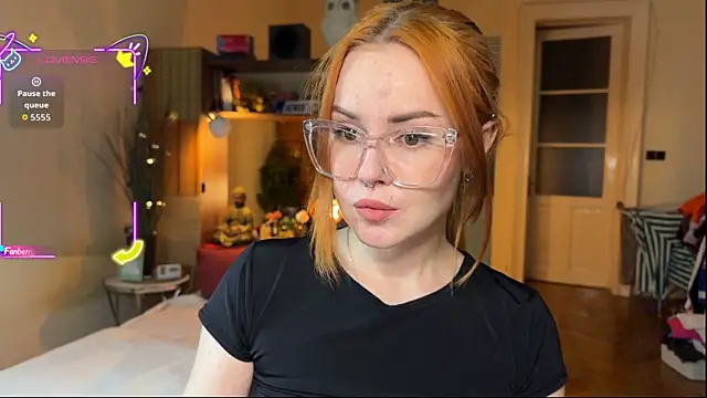 Snapshot of Sargonium999 chatting on 10/22/25, 06:51 Sargonium999 online show from 10/22/25, 06:51