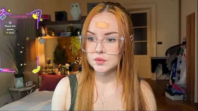 Snapshot of Sargonium999 chatting on 10/25/25, 04:24 Sargonium999 online show from 10/25/25, 04:24