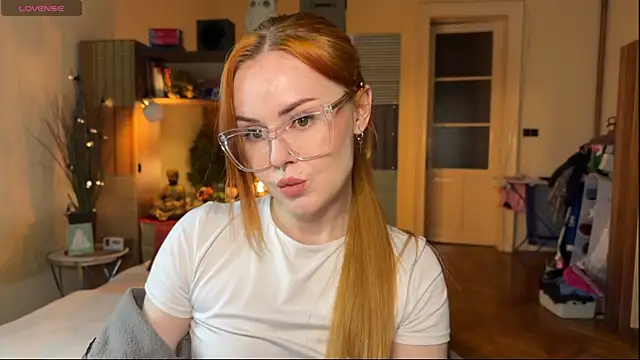 Snapshot of Sargonium999 chatting on 10/27/25, 08:13 Sargonium999 online show from 10/27/25, 08:13