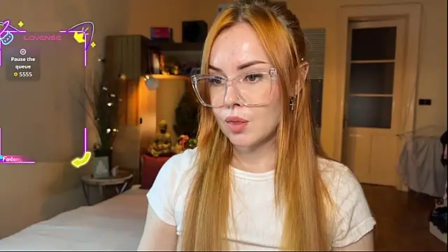 Snapshot of Sargonium999 chatting on 10/30/25, 06:19 Sargonium999 online show from 10/30/25, 06:19