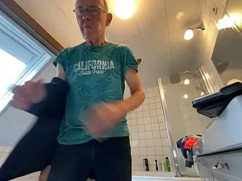 Snapshot of martxxxxx chatting on 09/18/25, 09:55 martxxxxx online show from 09/18/25, 09:55