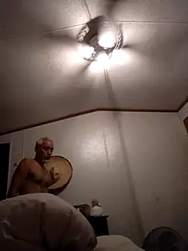 Snapshot of Xoc8_ chatting on 12/24/24, 04:30 Xoc8  online show from 12/24/24, 04:30