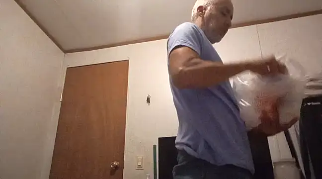 Snapshot of Xoc8_ chatting on 03/21/25, 06:40 Xoc8  online show from 03/21/25, 06:40