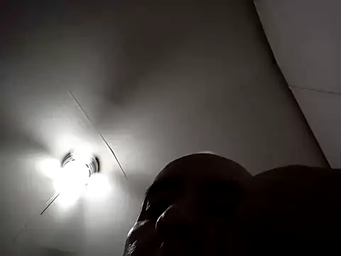 Snapshot of Xoc8_ chatting on 11/18/25, 10:31 Xoc8 online show from 11/18/25, 10:31