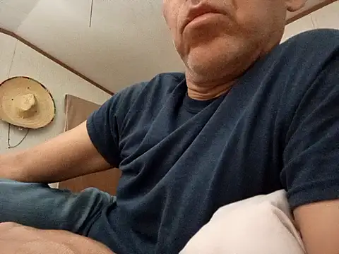 Snapshot of Xoc8_ chatting on 11/27/25, 08:38 Xoc8 online show from 11/27/25, 08:38