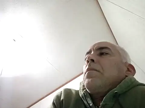 Snapshot of Xoc8_ chatting on 12/15/25, 04:55 Xoc8 online show from 12/15/25, 04:55