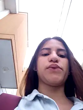 Snapshot of AnthonelaDuque chatting on 01/11/25, 11:12 AnthonelaDuque online show from 01/11/25, 11:12