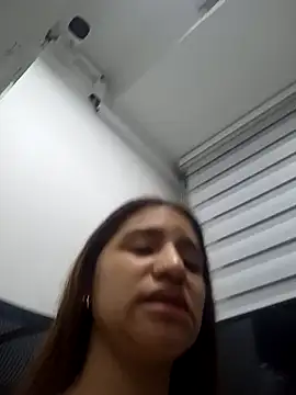 Snapshot of AnthonelaDuque chatting on 02/11/25, 11:54 AnthonelaDuque online show from 02/11/25, 11:54