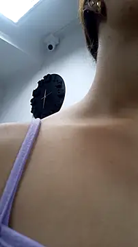 Snapshot of AnthonelaDuque chatting on 11/03/25, 11:33 AnthonelaDuque online show from 11/03/25, 11:33