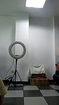 Snapshot of AnthonelaDuque chatting on 11/14/25, 11:42 AnthonelaDuque online show from 11/14/25, 11:42