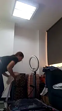 Snapshot of AnthonelaDuque chatting on 11/18/25, 11:47 AnthonelaDuque online show from 11/18/25, 11:47