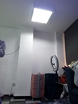 Snapshot of AnthonelaDuque chatting on 11/23/25, 11:32 AnthonelaDuque online show from 11/23/25, 11:32