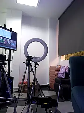 Snapshot of AnthonelaDuque chatting on 11/30/25, 11:58 AnthonelaDuque online show from 11/30/25, 11:58