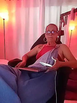 Snapshot of SelenaHouston chatting on 02/06/26, 08:12 SelenaHouston online show from 02/06/26, 08:12