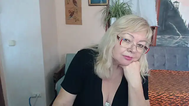 EvelynLoveShy online show from 10/29/25, 09:11