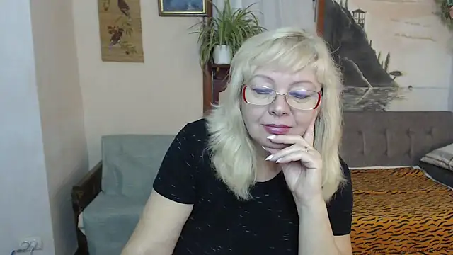 EvelynLoveShy online show from 10/30/25, 07:03