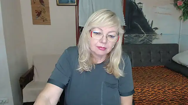 EvelynLoveShy online show from 11/28/25, 07:49