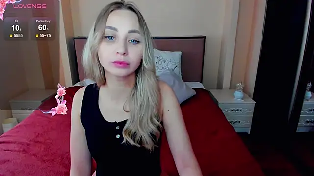 Snapshot of PerfectJulllia chatting on 04/14/26, 07:47 PerfectJulllia online show from 04/14/26, 07:47