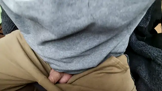 Snapshot of foreskinbeautiful chatting on 12/14/25, 03:17 foreskinbeautiful online show from 12/14/25, 03:17