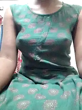 rituporna2004 online show from 01/05/25, 12:42