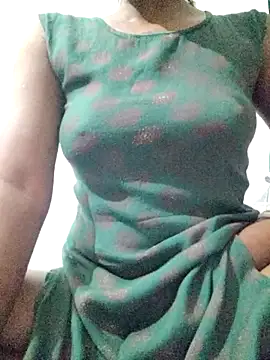 Snapshot of rituporna2004 chatting on 11/23/25, 01:33 rituporna2004 online show from 11/23/25, 01:33