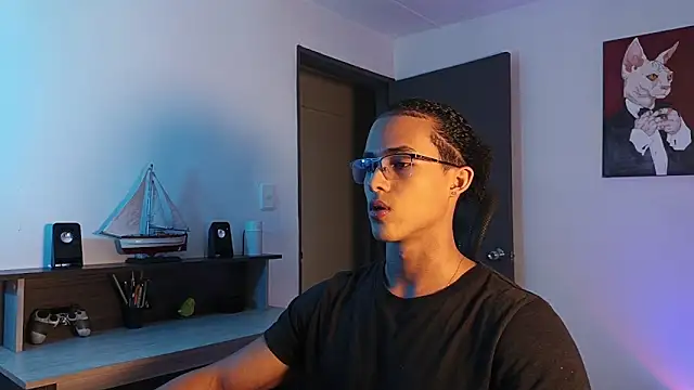 Snapshot of alejo_x3 chatting on 11/28/25, 12:35 alejo x3 online show from 11/28/25, 12:35