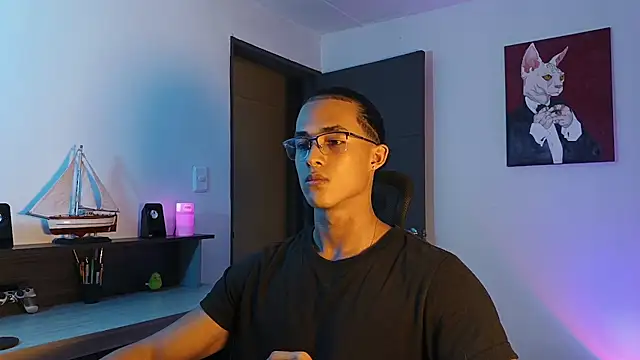 Snapshot of alejo_x3 chatting on 12/04/25, 11:24 alejo x3 online show from 12/04/25, 11:24