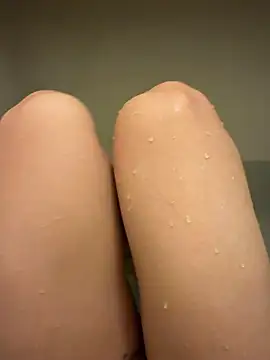 Snapshot of matu050556 chatting on 11/14/25, 11:42 matu050556 online show from 11/14/25, 11:42