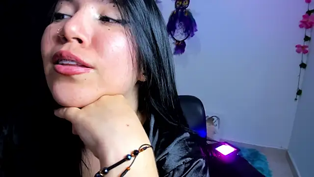 Snapshot of AilynRed chatting on 01/11/25, 04:48 AilynRed online show from 01/11/25, 04:48