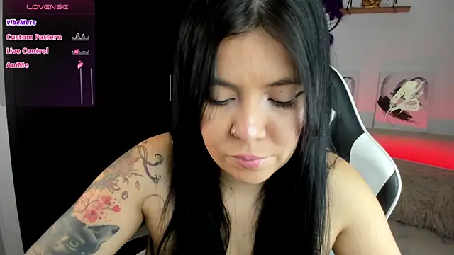 Snapshot of AilynRed chatting on 10/02/25, 03:02 AilynRed online show from 10/02/25, 03:02