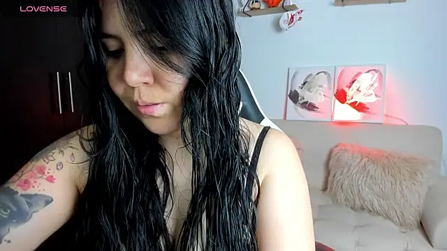 AilynRed online show from 05/05/26, 03:58
