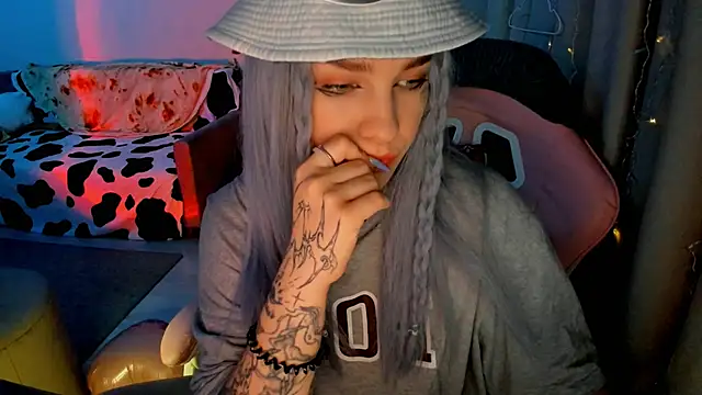 Ledy WWWII online show from 01/10/25, 07:32