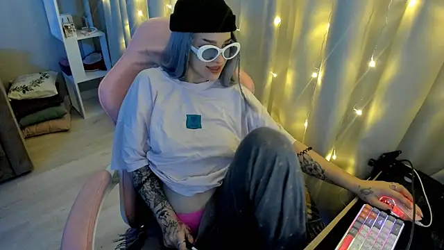 Ledy WWWII online show from 01/28/25, 04:41