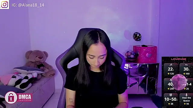 Snapshot of Alana_Pherson chatting on 09/15/25, 04:12 Alana Pherson online show from 09/15/25, 04:12