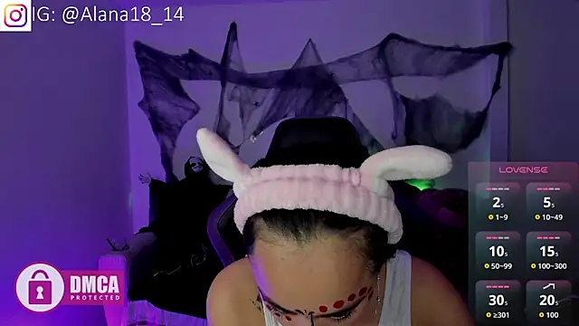 Snapshot of Alana_Pherson chatting on 10/28/25, 12:03 Alana Pherson online show from 10/28/25, 12:03