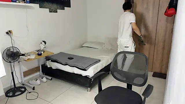 Snapshot of Kisan_Smith chatting on 11/14/25, 01:37 Kisan Smith online show from 11/14/25, 01:37