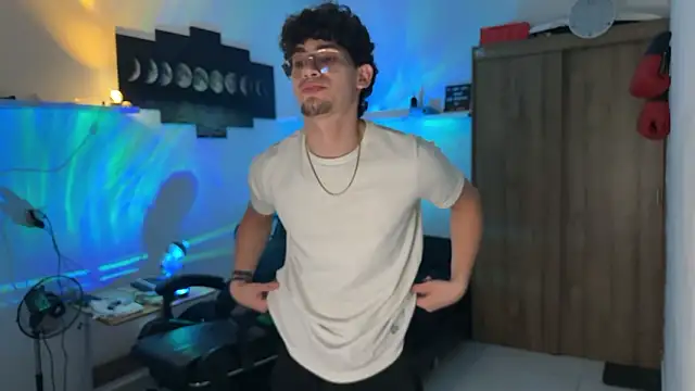 Snapshot of Kisan_Smith chatting on 02/10/26, 01:43 Kisan Smith online show from 02/10/26, 01:43