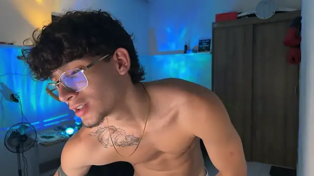 Snapshot of Kisan_Smith chatting on 02/13/26, 01:56 Kisan Smith online show from 02/13/26, 01:56