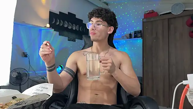 Snapshot of Kisan_Smith chatting on 03/03/26, 01:56 Kisan Smith online show from 03/03/26, 01:56