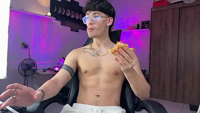 Snapshot of Kisan_Smith chatting on 03/06/26, 02:41 Kisan Smith online show from 03/06/26, 02:41