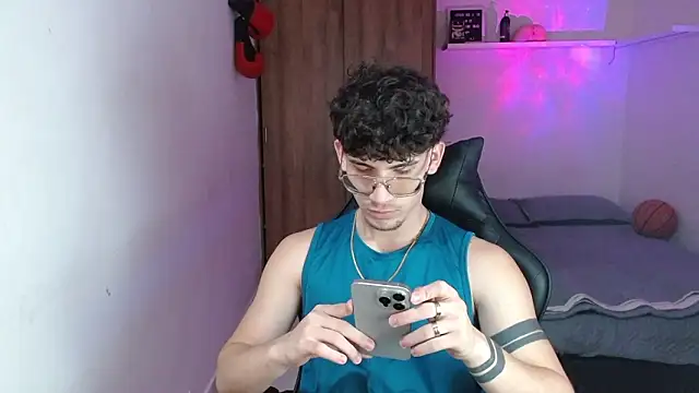 Snapshot of Kisan_Smith chatting on 03/12/26, 02:39 Kisan Smith online show from 03/12/26, 02:39