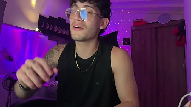 Snapshot of Kisan_Smith chatting on 03/18/26, 04:04 Kisan Smith online show from 03/18/26, 04:04