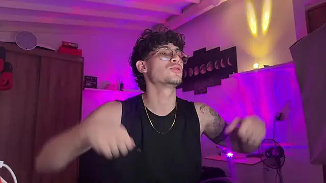 Snapshot of Kisan_Smith chatting on 04/05/26, 03:15 Kisan Smith online show from 04/05/26, 03:15