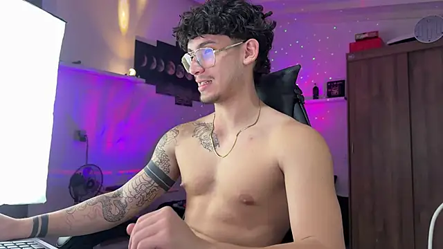 Snapshot of Kisan_Smith chatting on 04/11/26, 08:18 Kisan Smith online show from 04/11/26, 08:18