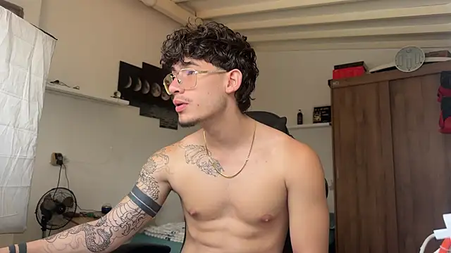 Snapshot of Kisan_Smith chatting on 04/20/26, 04:54 Kisan Smith online show from 04/20/26, 04:54