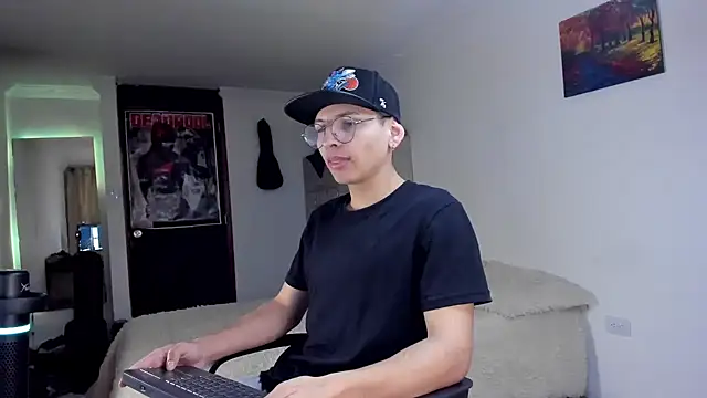 Snapshot of a_lejandro_0_8 chatting on 12/07/24, 08:22 a lejandro 0 8 online show from 12/07/24, 08:22